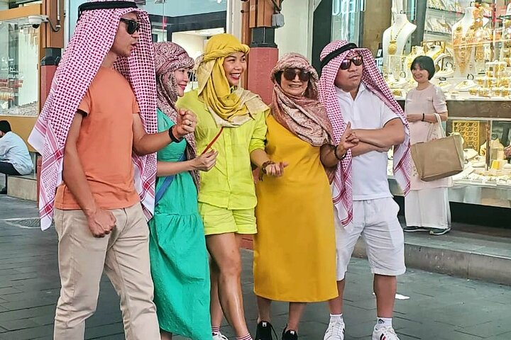 Explore the lively streets of Dubai’s souks where colorful outfits and local culture blend creating memorable moments during an unforgettable private tour of this iconic city.